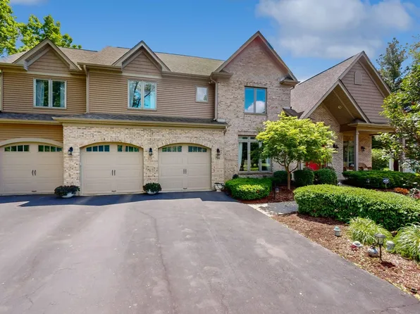 744 Saddle Rdg, Crystal Lake, IL 60012