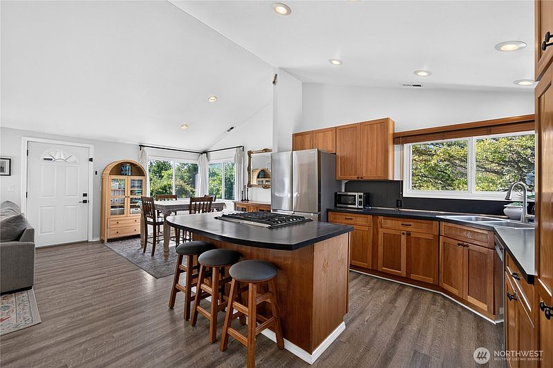 3rd image of 503 Gove Street