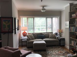 636 Hinman Ave APT 1F, Evanston, IL 60202
