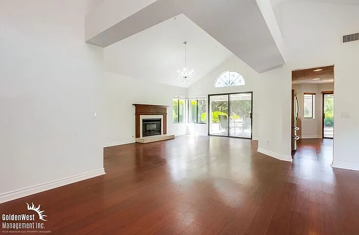 2 bed, 2.0 bath, 1543 sqft, $3,200 — Photo 4