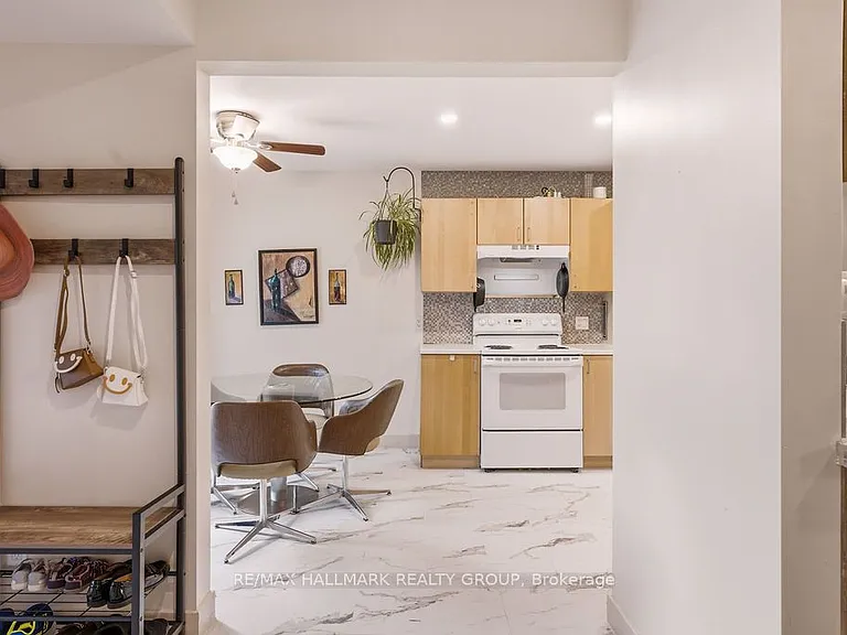 67 Grady Cres — Photo 3