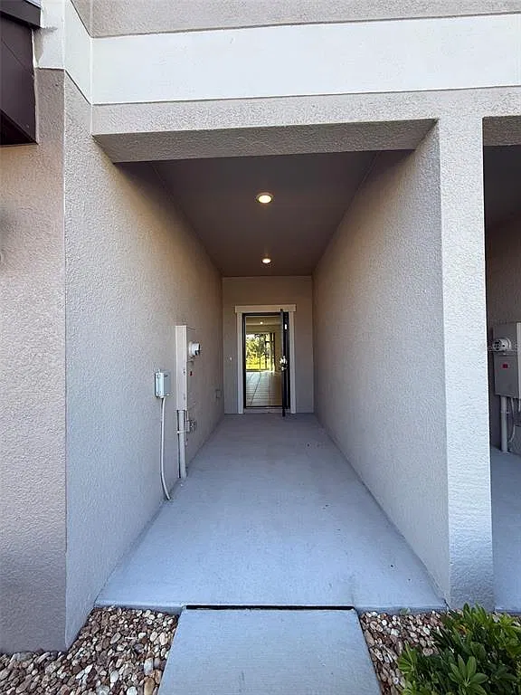 3 bed, 2.5 bath, 1666 sqft, $2,100 — Photo 3