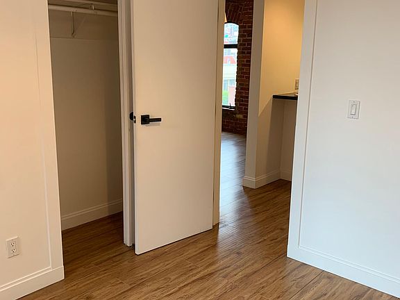 3rd image of 920 Montgomery St #305
