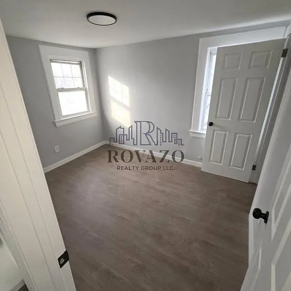 144-145 Vermont Ave #3 — Photo 5
