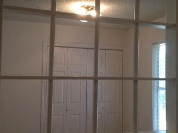 5th image of 903 W Doyle St
