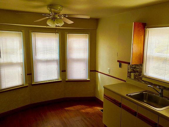 2nd image of 1930 Reo Ave
