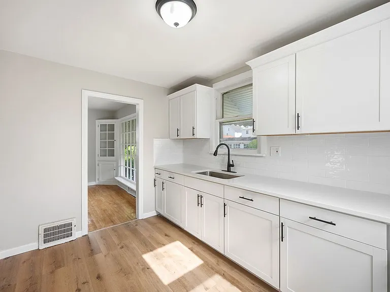 26900 Forestview Ave — Photo 9