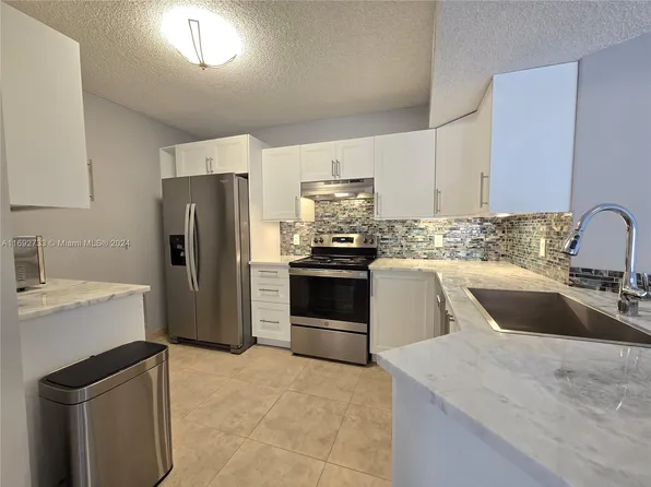 8977 Wiles Rd APT 304, Pompano Beach, FL 33067