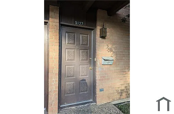 Building Photo - 5127 Inverness Ave