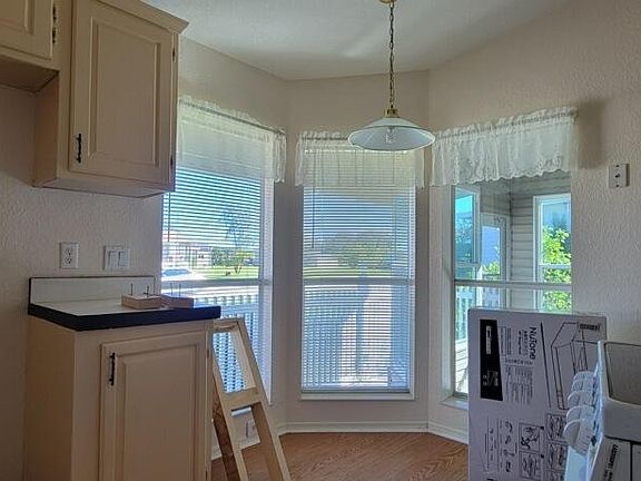 4th image of 5215 Oxford Ct