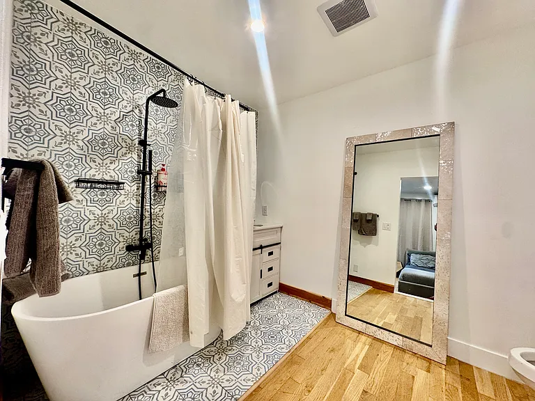 1328 S Cochran Ave #4 — Photo 14