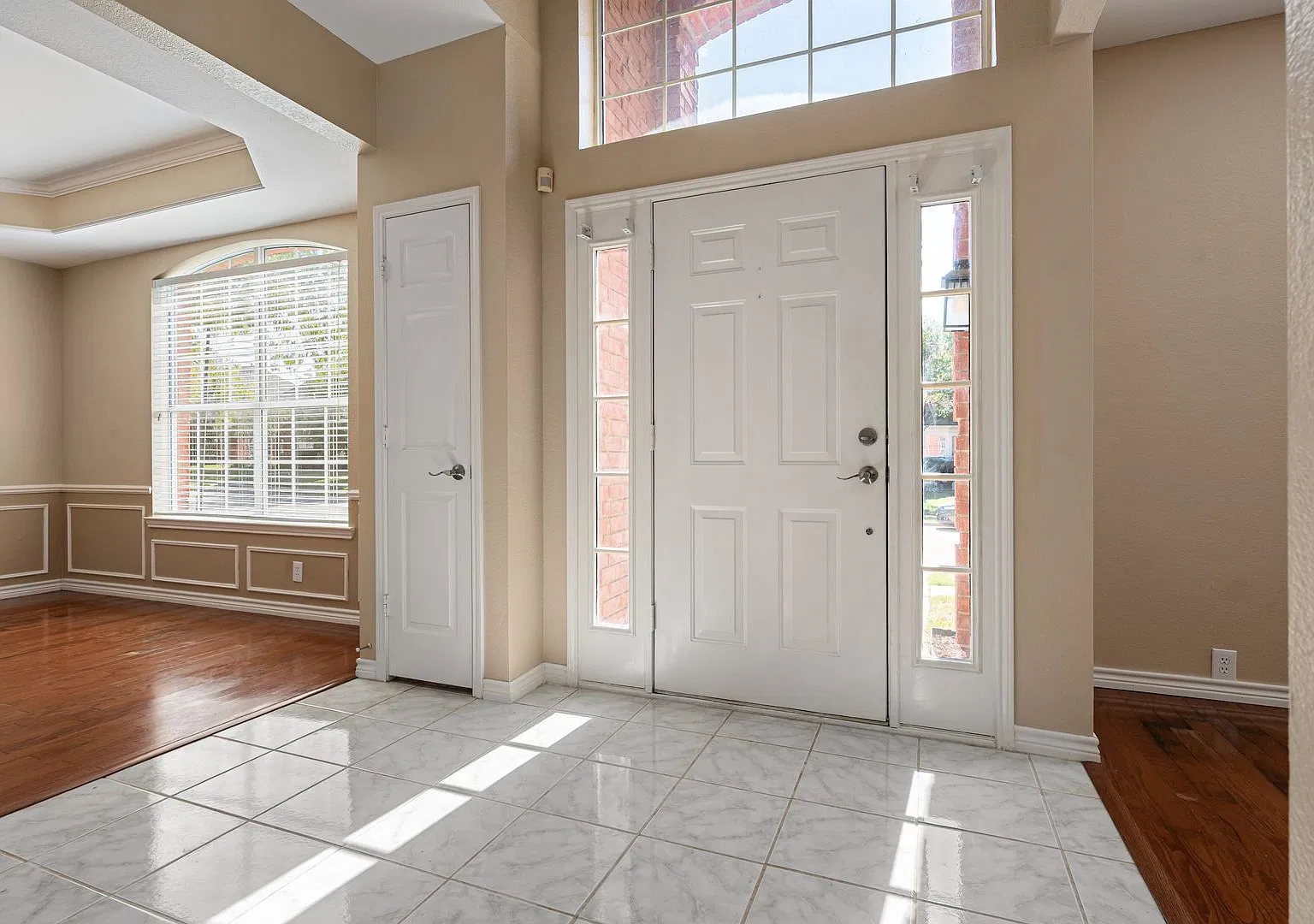 4-Bedroom Frisco Home for Rent with Home Office, Fireplace & 2-Car Garage — Photo 4