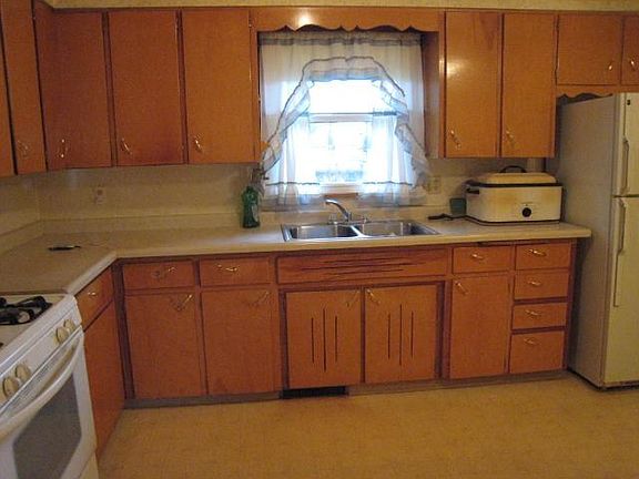3rd image of 540 11th St SE