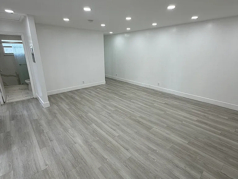 2319 Johnson St #4 — Photo 12