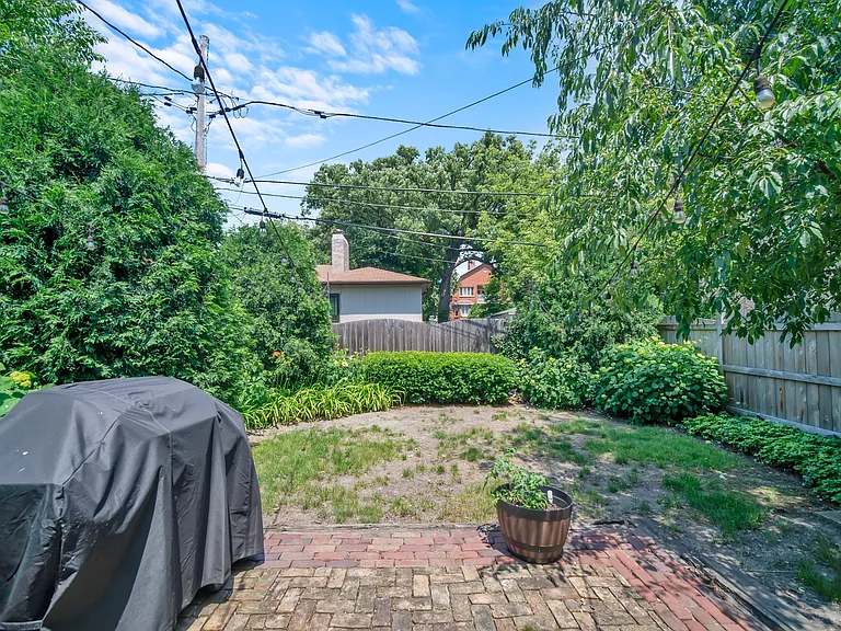823 Hamlin St — Photo 17