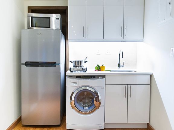 4th image of 115 E 37th St #5R
