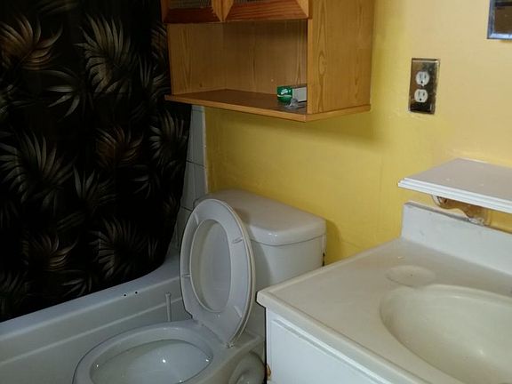 3rd image of 3900 SW 12th Pl