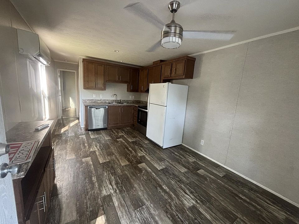 2nd image of 245 SE 29th St #10