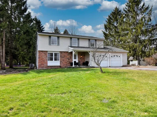 12395 Country Oaks Trl, Chardon, OH 44024