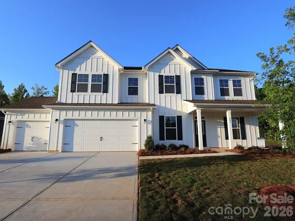 205 Amber Glen Dr, Locust, NC 28217