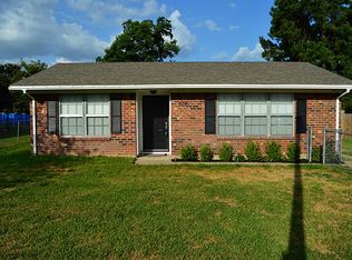 707 S Campbell St, Willis, TX 77378