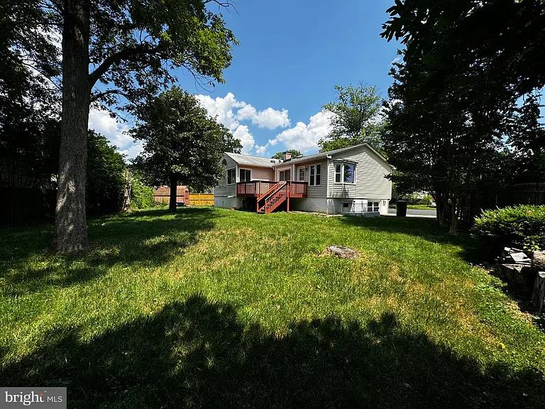 2508 Saint John Pl — Photo 37