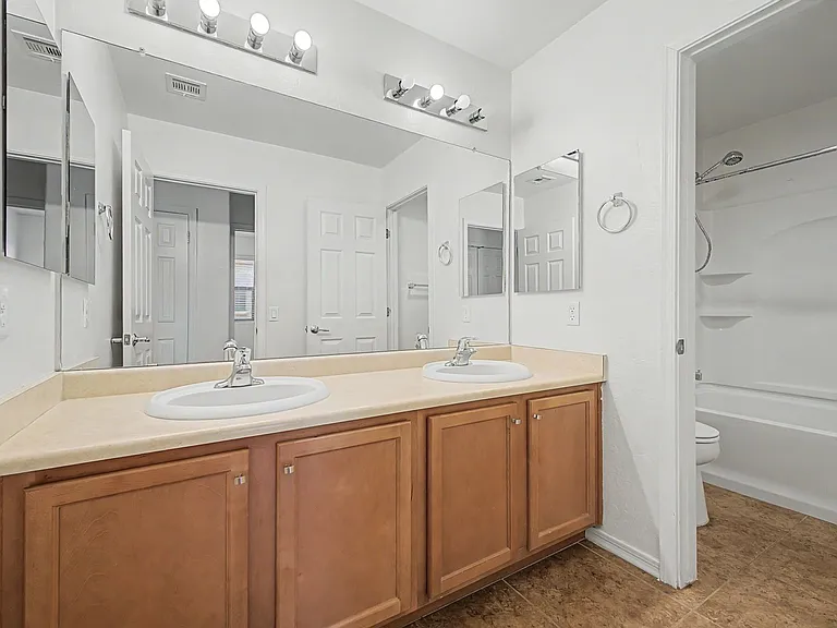 2048 W Monte Cristo Ave — Photo 33