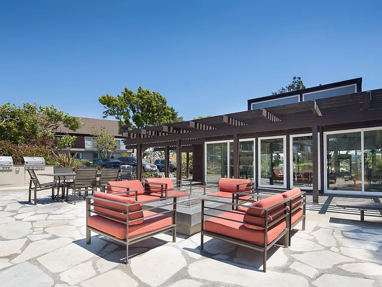 Outdoor Lounge Area | Summit at Sausalito | Luxury Apartments at Sausalito