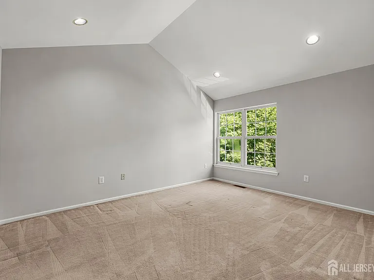 16 Lee Ct #405 — Photo 37