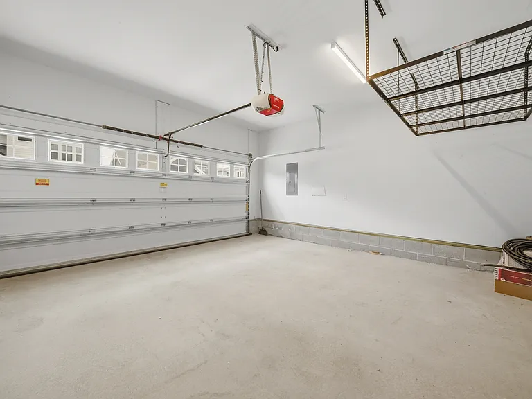 5049 Duxbury Rd — Photo 37