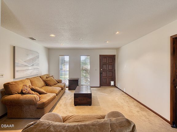 4th image of 98 Hickory Hills Cir