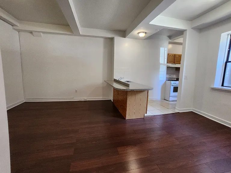 510 Riverdale Ave #1G — Photo 3