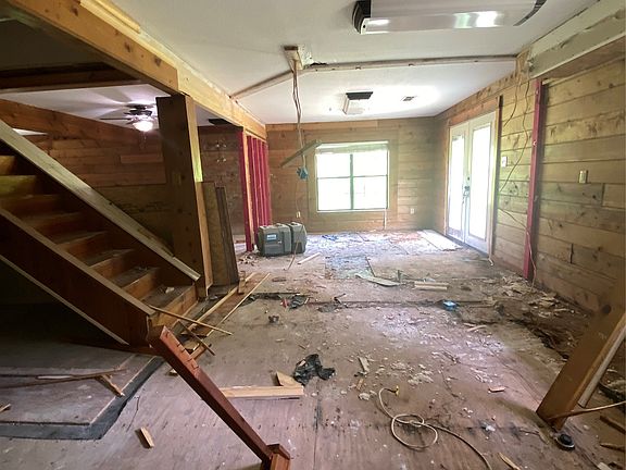 12th image of 140 Bellview Rd