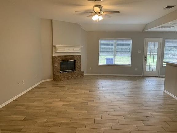 3rd image of 203 Cliffdale Dr