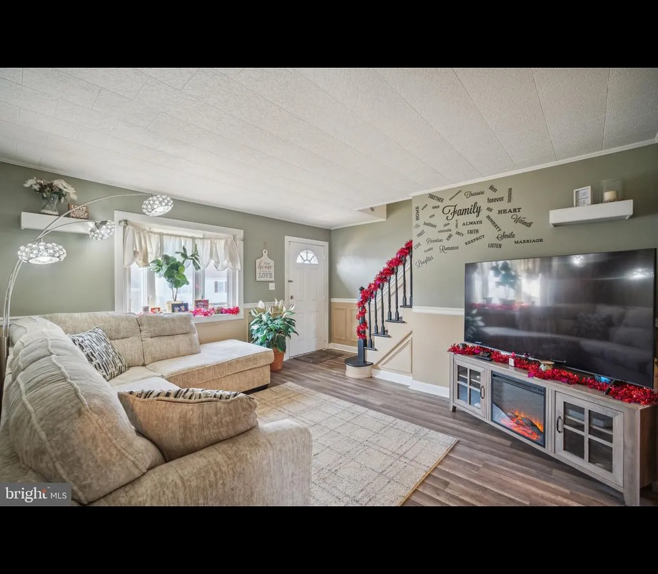 1133 Jefferson Ave — Photo 2