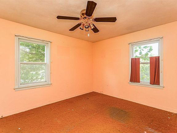 3rd image of 303 7th St