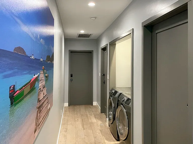 300 N Plymouth Blvd — Photo 10