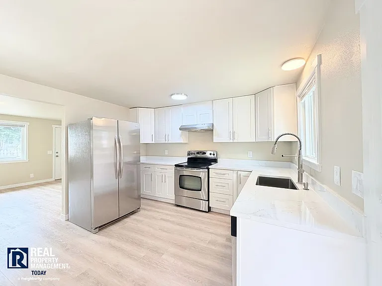 GM Legacy Properties LLC - Duplex (GOLD) — Photo 7