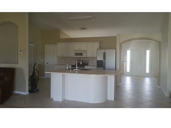 3rd image of 804 NW 38th Ave
