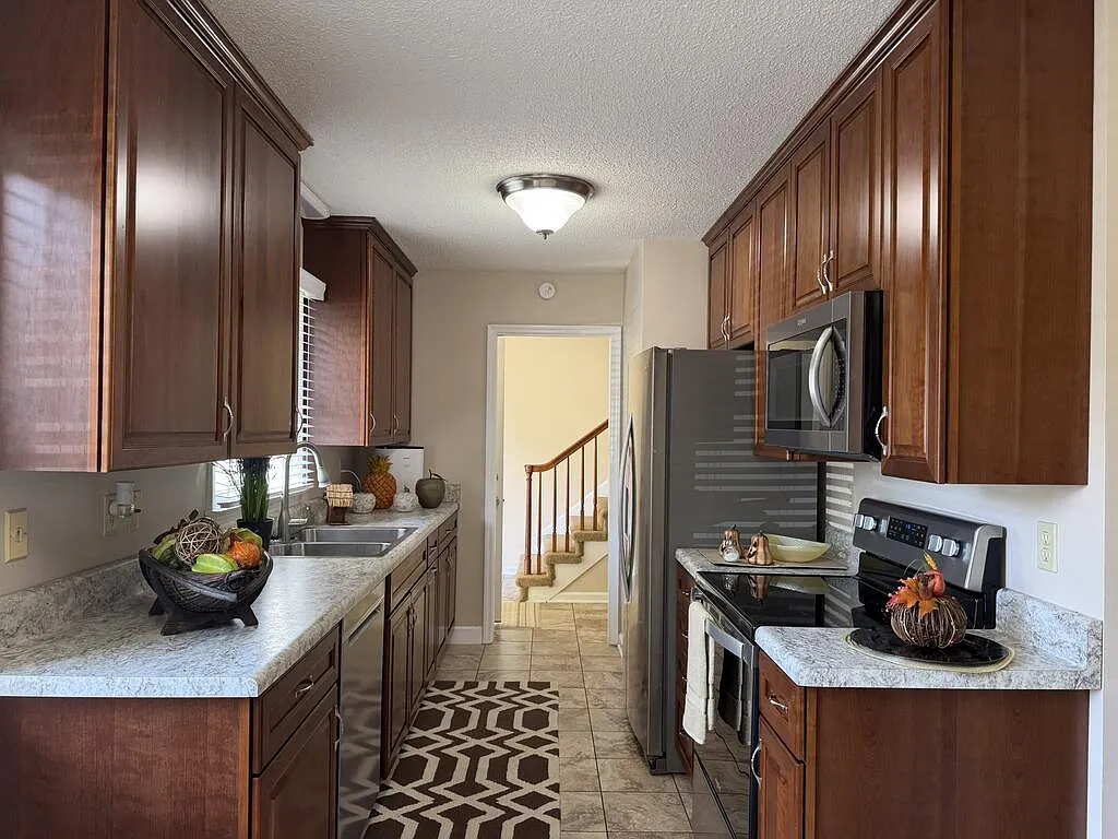 3 bed, 2.0 bath, 1768 sqft, $1,675 — Photo 2