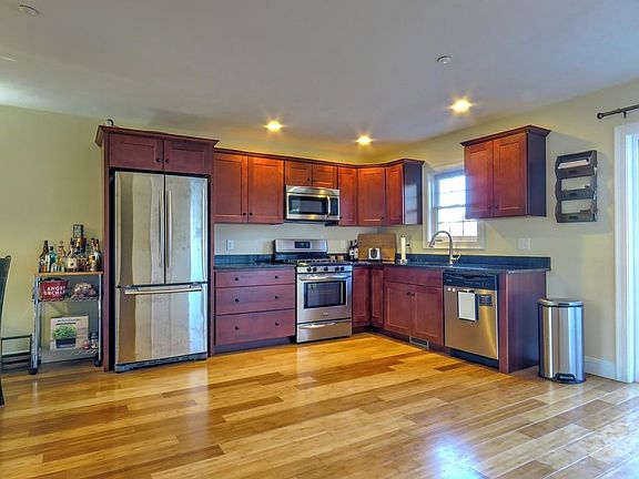 4th image of 8 Great Cedar Dr #8