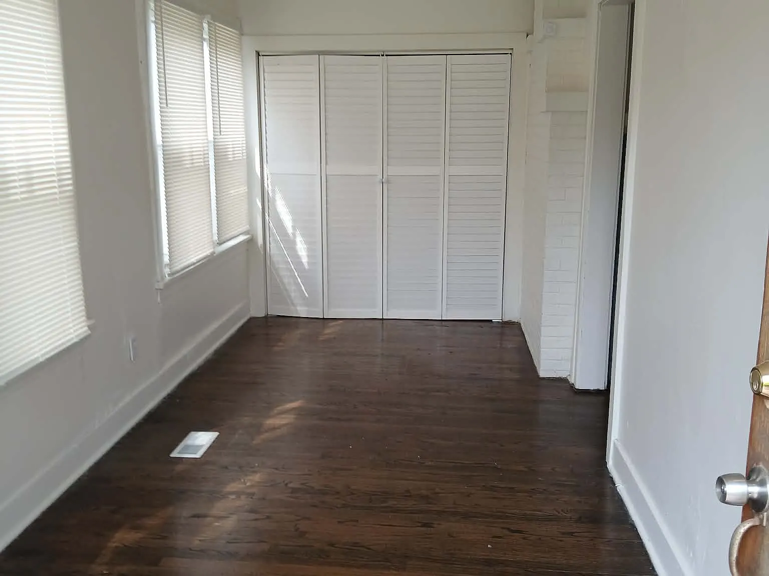 3 bed, 936 sqft, $1,350 — Photo 3