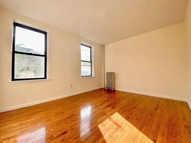 603 Isham St #2G — Photo 7