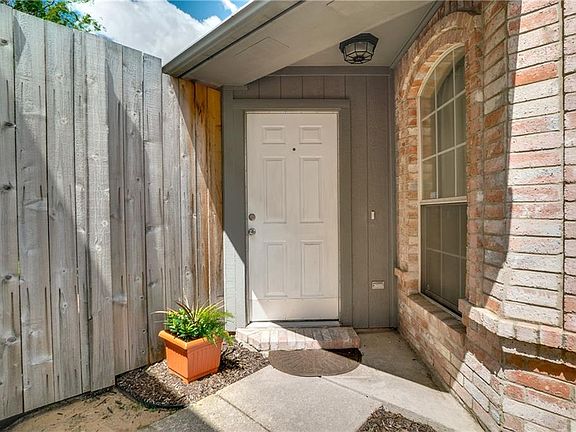 3rd image of 5111 Wyndham Ct