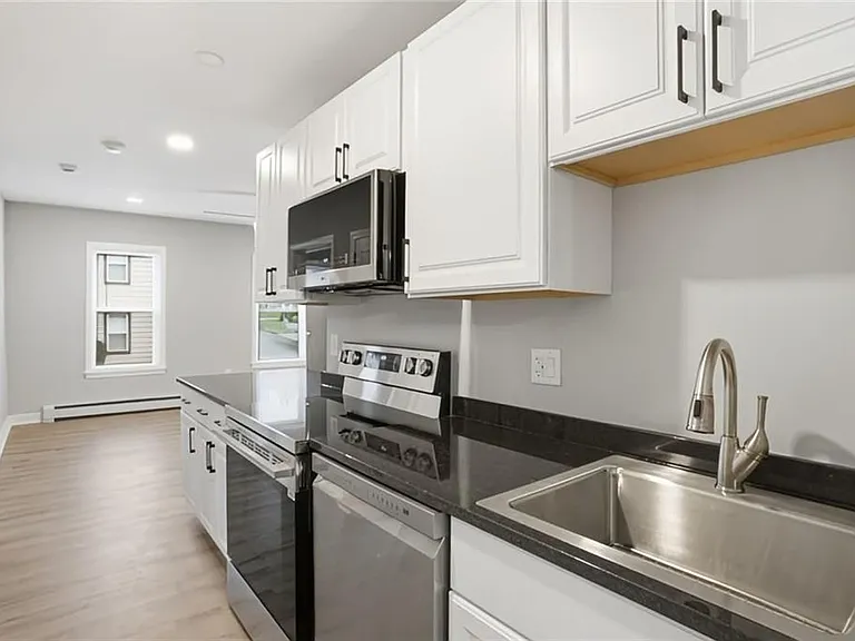 188 Division St #2R — Photo 8
