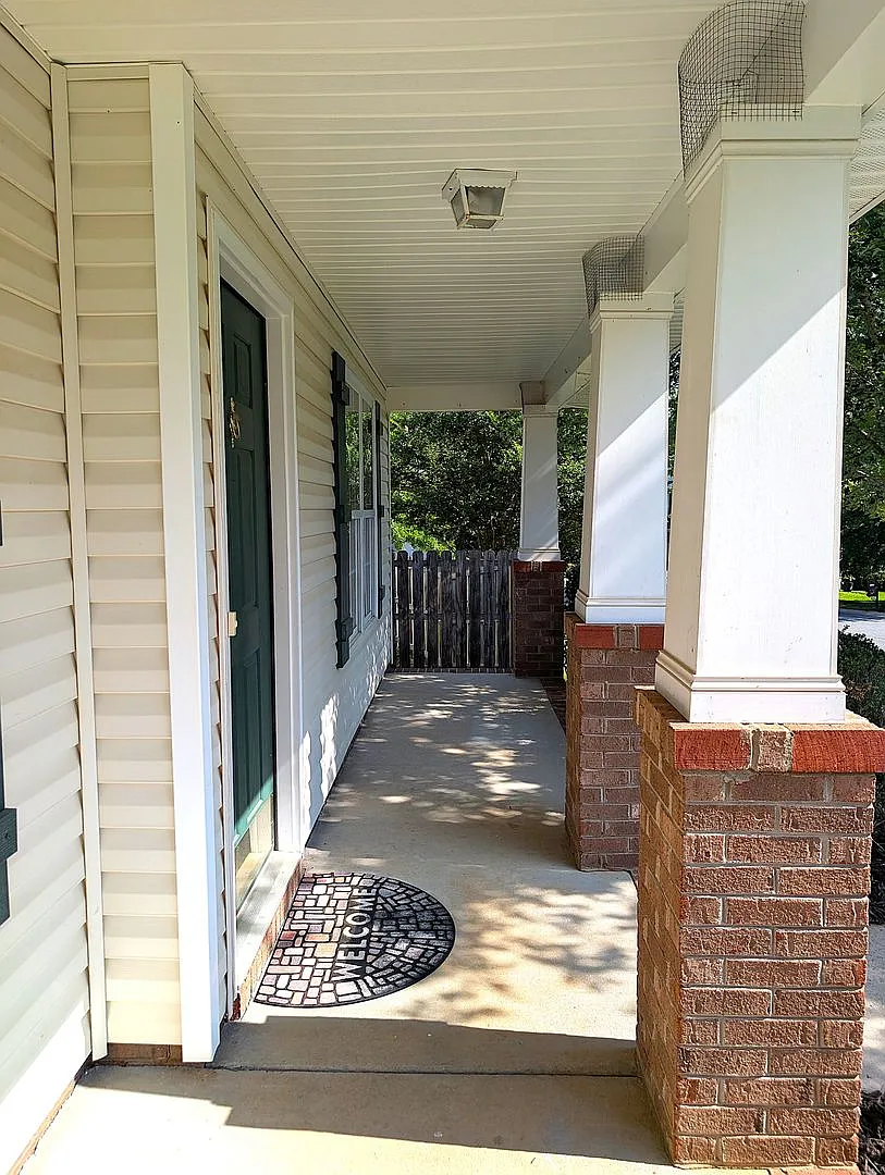 Waxhaw! 6 Bedroom Home! Master Bedroom's Up and Down! — Photo 2