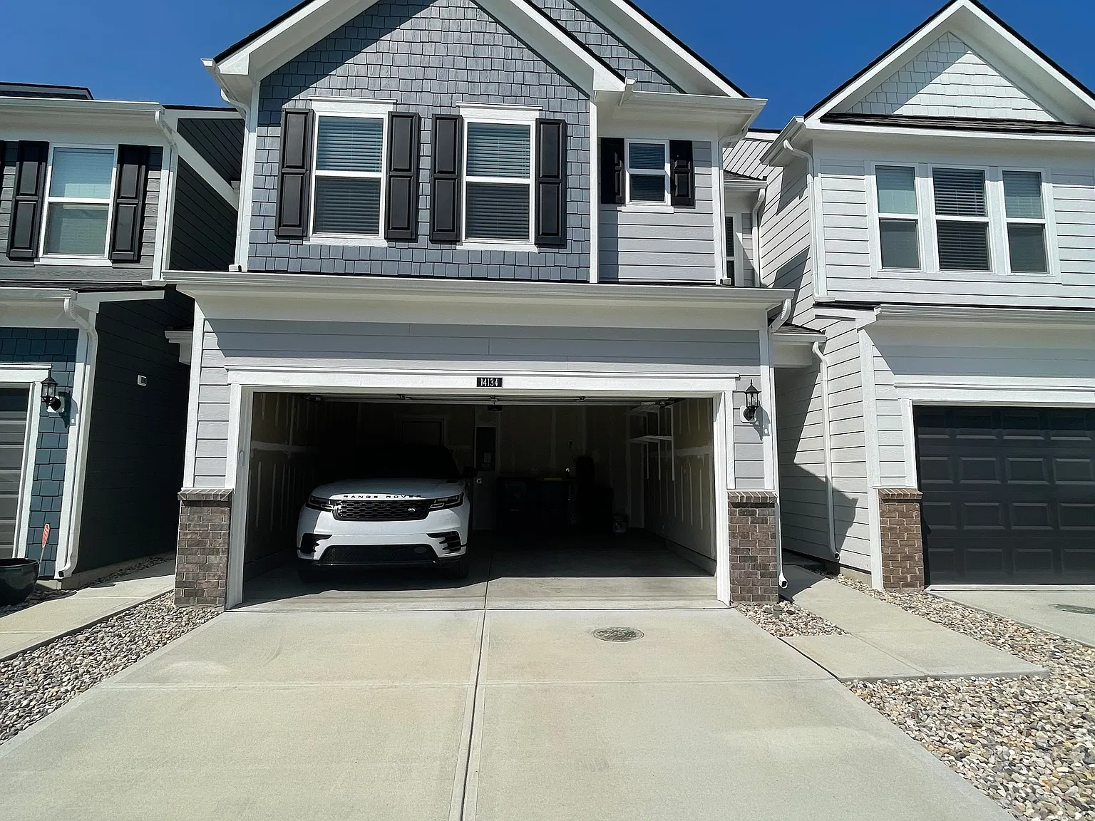 3 bed, 2.5 bath, 1854 sqft, $2,400 — Photo 2