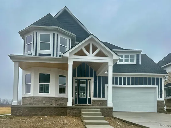 54705 Ann Dr, Macomb, MI 48042