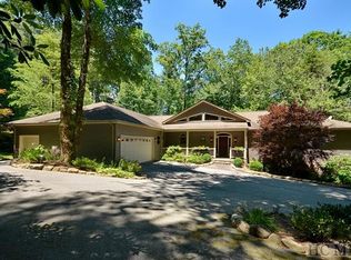 233 Wedge Shot Dr, Sapphire, NC 28774