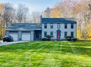 1 Stone Post Ln, Raymond, NH 03077